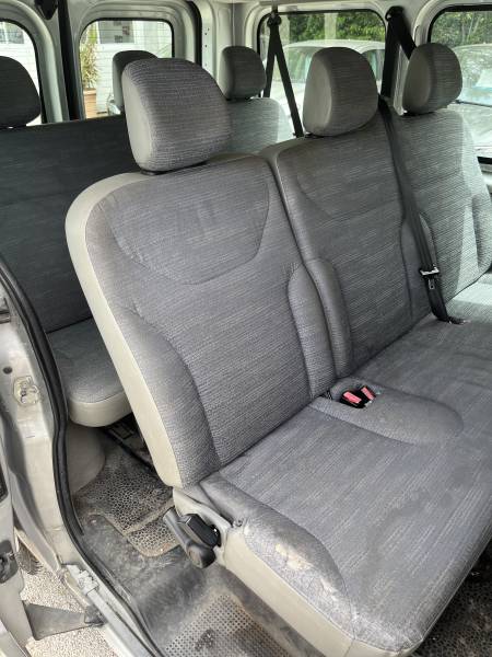 Monospace d’Occasion RENAULT TRAFIC II 2.0 DCI 115 Expression Combi Passenger. 9 Places. Avec Climatisation et Marche pied rétractable électriquement. 1ère Main. Garantie 12 Mois.