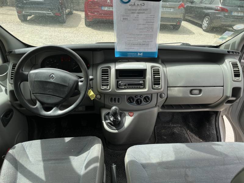 Monospace d’Occasion RENAULT TRAFIC II 2.0 DCI 115 Expression Combi Passenger. 9 Places. Avec Climatisation et Marche pied rétractable électriquement. 1ère Main. Garantie 12 Mois.