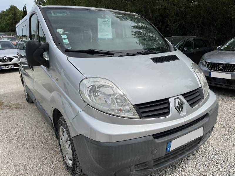 Ce monospace d’occasion à Avignon, proposé par CPM Auto, est une solution de mobilité polyvalente, idéale pour les trajets quotidiens comme pour les déplacements longue distance. Situés à Avignon, au cœur du Vaucluse, nous vous accompagnons dans votre pro