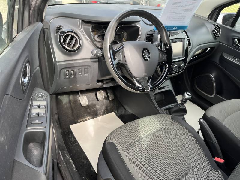 Voiture d’occasion RENAULT CAPTUR 1.5 DCI 110 Energy Business avec régulateur limiteur de vitesse et Radars de recul ainsi que GPS Europe tactile. Garantie 12 Mois.