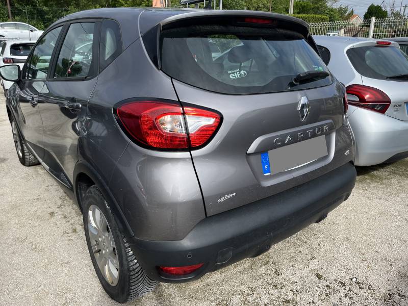 Ce SUV compact de l’année 2016 séduit par sa polyvalence et son confort de conduite, idéal pour les trajets urbains comme pour les escapades sur les routes du Vaucluse. 