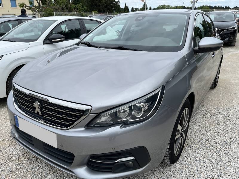 voiture d’occasion PEUGEOT 308 II Ph2 1.5 BLUE HDI 130 Allure 5p. alliant fiabilité, confort et équipements complets. A BEAUCAIRE