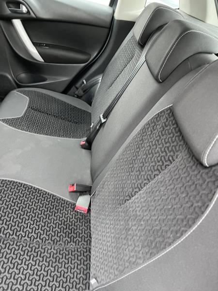Voiture d’occasion CITROEN C3 II 1.6 HDI 90 Tendance. 5p. Avec climatisation et Régulateur et Limiteur de vitesse ainsi que Crochet d’Attelage AR. Garantie 2 Mois.