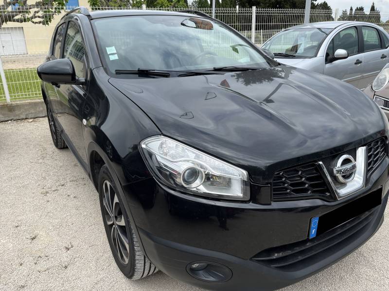  Venez découvrir ce NISSAN QASHQAI chez CPM Auto, votre garage de confiance à Avignon, dans le Vaucluse. 