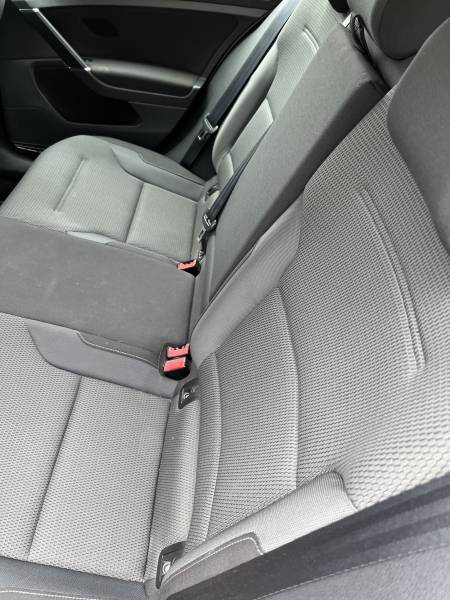 Voiture d’occasion VOLKSWAGEN GOLF VII 1.6 TDI Bluemotion Confortline. 5p. Avec GPS Europe Tactile et radars AV + AR ainsi que régulateur de vitesses. Révisé et Garantie.