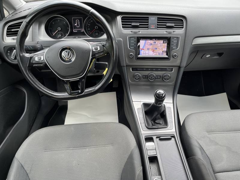 VOLKSWAGEN GOLF VII 1.6 TDI Bluemotion Confortline. 5p. Avec GPS Europe Tactile et radars AV + AR ainsi que régulateur de vitesses.  A BEAUCAIRE