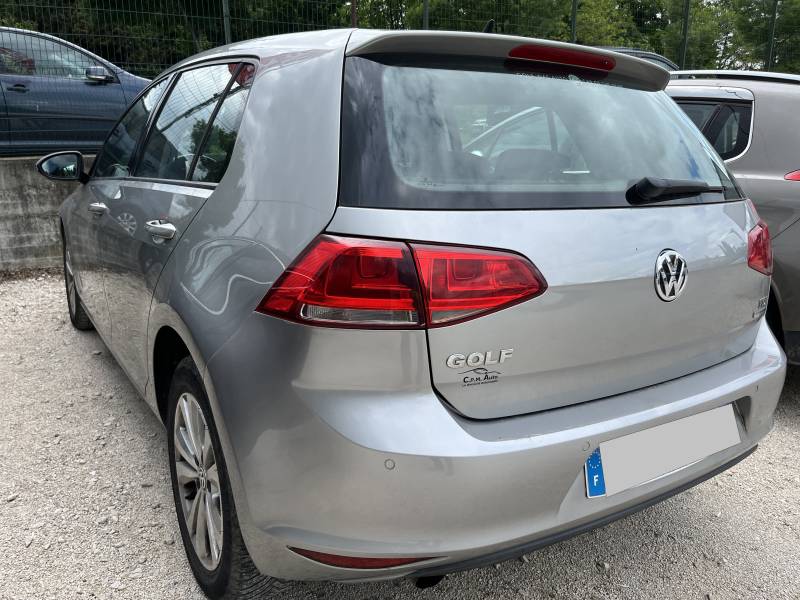 Voiture d’occasion VOLKSWAGEN GOLF VII 1.6 TDI Bluemotion Confortline. 5p. Avec GPS Europe Tactile et radars AV + AR ainsi que régulateur de vitesses. Révisé et Garantie.