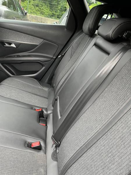 Voiture d’occasion PEUGEOT 3008 II 1.5 BLUE HDI 130 GT Line. BV6. 5p. avec Toit Ouvrant Panoramique et Radars AV + AR + Caméra de Recul ainsi que Sièges Semi-Cuir. Garantie 12 Mois.