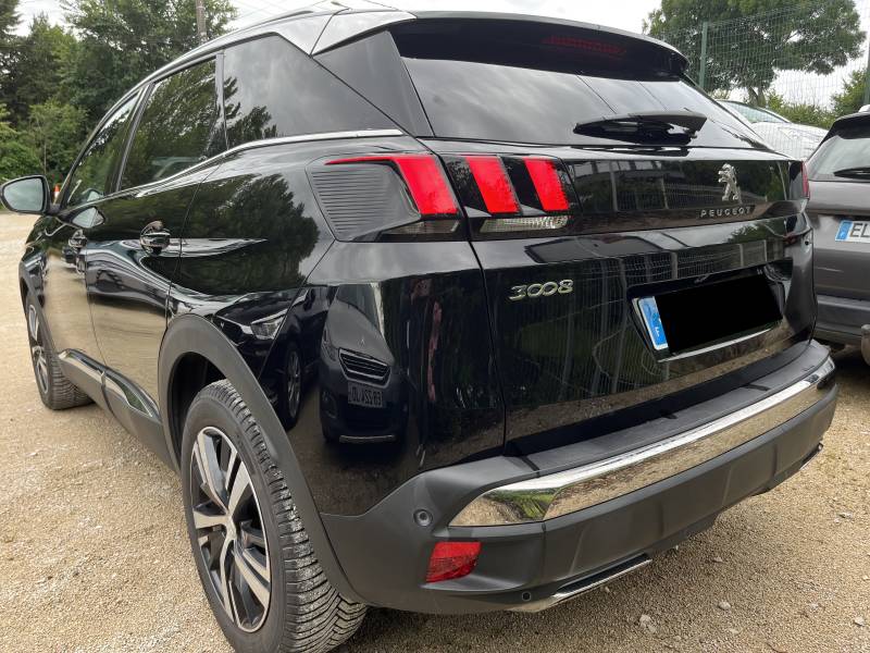 Voiture d’occasion PEUGEOT 3008 II 1.5 BLUE HDI 130 GT Line. BV6. 5p. avec Toit Ouvrant Panoramique et Radars AV + AR + Caméra de Recul ainsi que Sièges Semi-Cuir. Garantie 12 Mois.