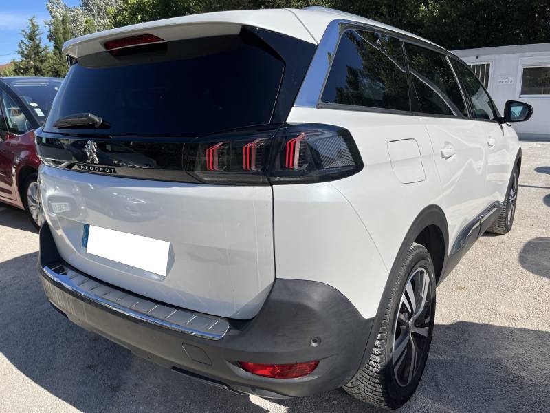 Sa boîte automatique EAT8 à 8 vitesses assure une conduite fluide et agréable, en ville comme sur route. A NIMES