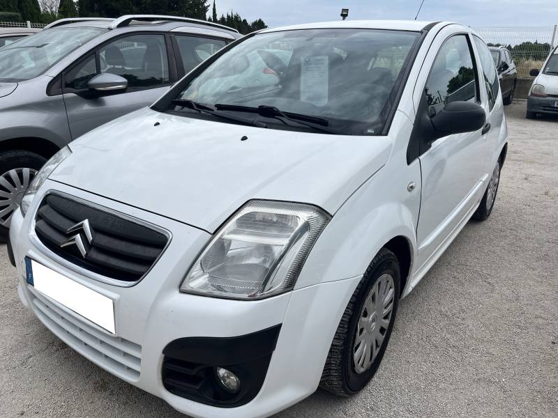 Voiture d’occasion CITROEN C2 Ph2 1.4 HDI 70 Collection Sensodrive Automatique. 3p. avec climatisation et radio CD MP3 commande au volant ainsi que Régulateur + Limiteur de vitesse. Garantie 12 Mois.