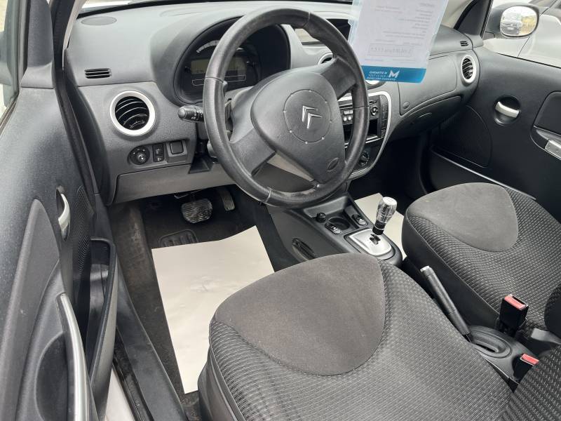 Voiture d’occasion CITROEN C2 Ph2 1.4 HDI 70 Collection Sensodrive Automatique. 3p. avec climatisation et radio CD MP3 commande au volant ainsi que Régulateur + Limiteur de vitesse. Garantie 12 Mois.