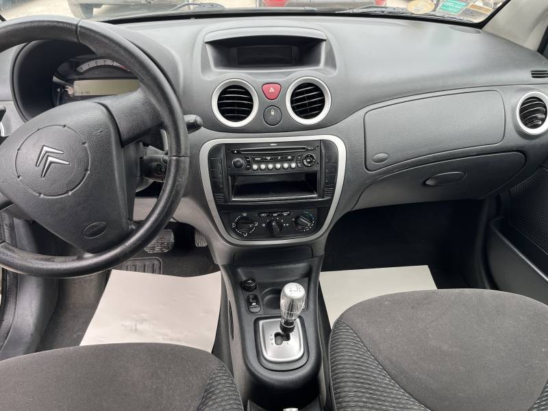 Voiture d’occasion CITROEN C2 Ph2 1.4 HDI 70 Collection Sensodrive Automatique. 3p. avec climatisation et radio CD MP3 commande au volant ainsi que Régulateur + Limiteur de vitesse. Garantie 12 Mois.