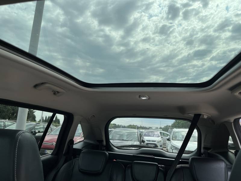 Situé à Avignon, au cœur du Vaucluse, CPM Auto vous accompagne avec sérieux et transparence dans votre projet automobile. Vous recherchez une voiture d’occasion C-MAX II 1.6 TDCI 115 TITANIUM X avec 7 places, toit panoramique, radars AV + AR et sièges en 