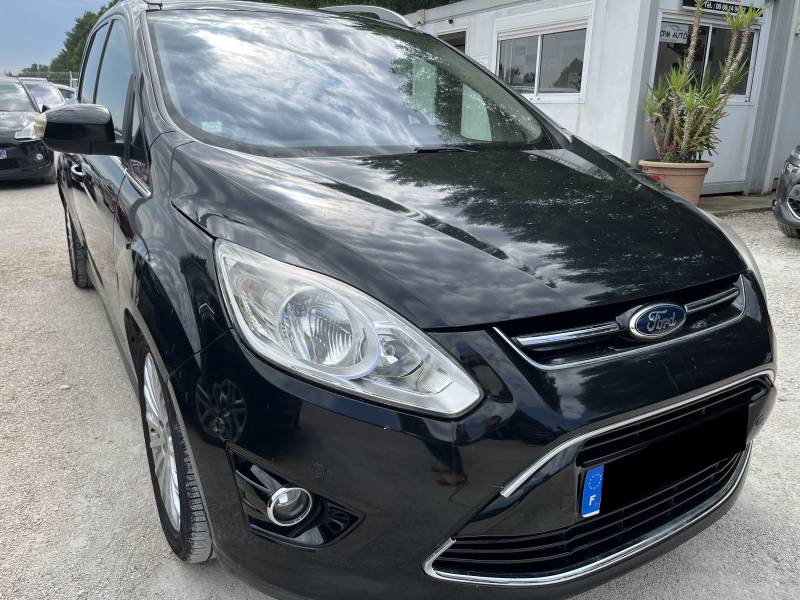 voiture d’occasion C-MAX II 1.6 TDCI 115 TITANIUM X, un monospace 7 places, idéal pour les familles ou les amateurs de grands volumes. A NIMES