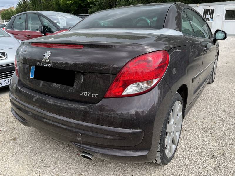 Cette Peugeot 207 CC a été soigneusement sélectionnée et préparée par notre équipe CPM Auto à Avignon. Elle bénéficie d'une garantie 12 mois, vous assurant tranquillité et sérénité.
