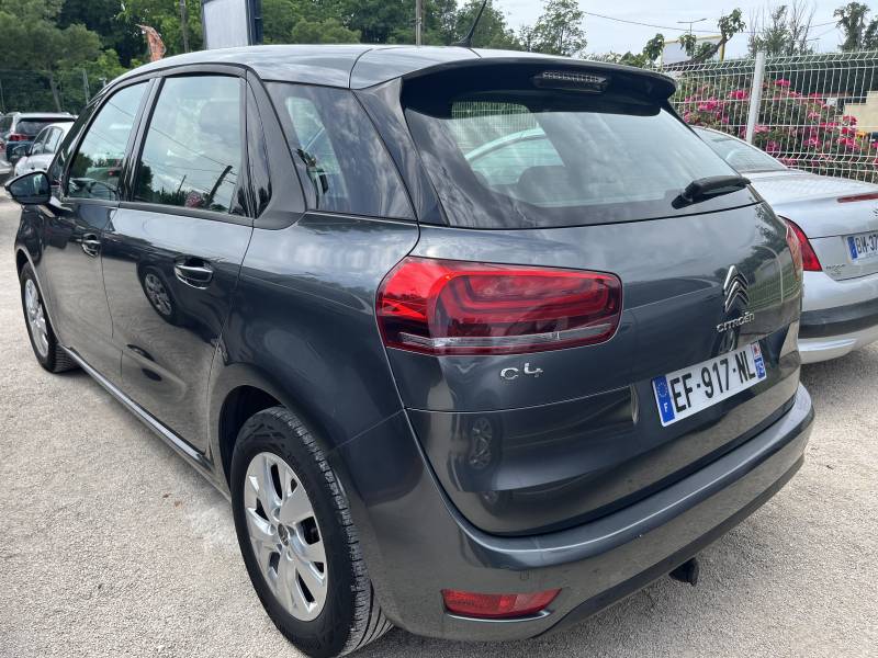 Ce modèle C4 PICASSO II, immatriculé en 2017, affiche 133.960 km d’origine garantis. Son moteur diesel 1.6 HDI de 120 chevaux (6 CV fiscaux) couplé à une boîte manuelle 6 vitesses assure des trajets souples et économiques.  A NIMES