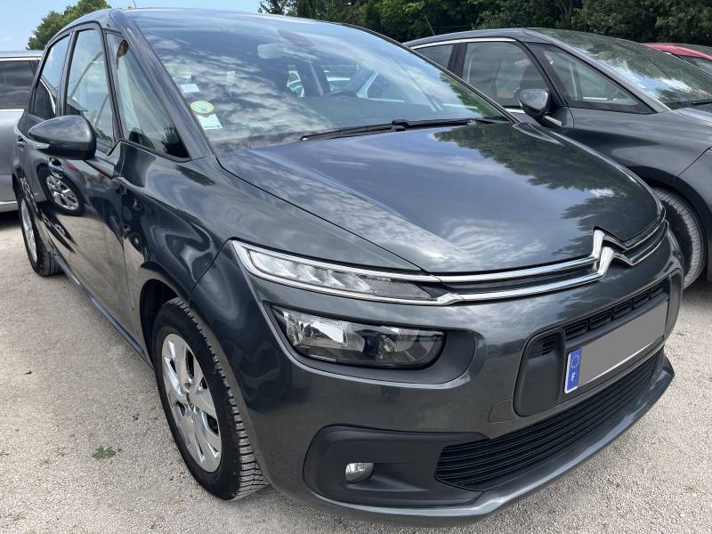 Voiture d’occasion CITROEN C4 PICASSO II 1.6 Blue HDI 120 Feel. 5p. Avec GPS Europe Tactile et Radars AV et AR ainsi que régulateur et limiteur de vitesse. Garantie 12 Mois.