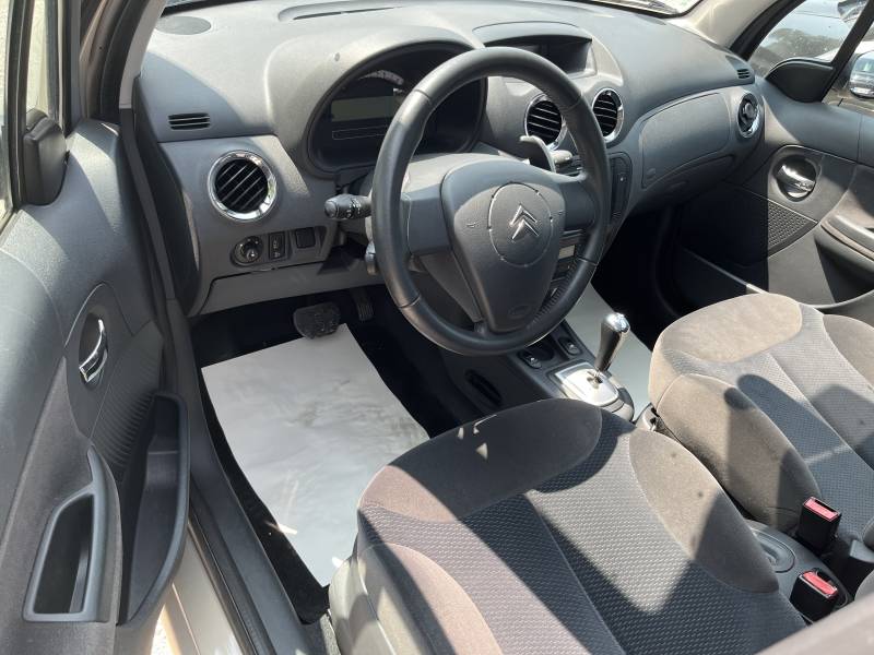 En tant que professionnels implantés à Avignon, au cœur du Vaucluse, nous mettons un point d'honneur à proposer des véhicules soigneusement sélectionnés et contrôlés, pour offrir à nos clients la meilleure expérience possible.