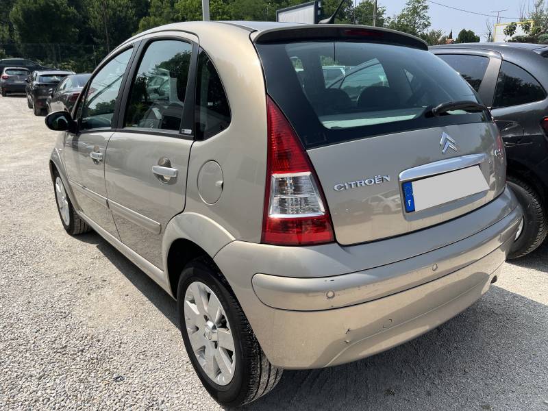 voiture d’occasion à Avignon est en excellent état général et dispose d’une garantie de 12 mois, gage de tranquillité et de sécurité. A TARASCON