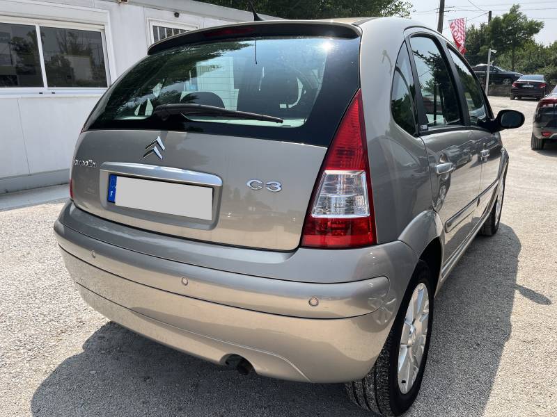 Voiture d’occasion CITROEN C3 I Ph2 1.6 i 16V 110 Exclusive. Sensodrive. Automatique. 5p. Avec Boite Automatique et Régulateur et Limiteur de vitesse ainsi que radar de recul. Garantie 12 Mois.