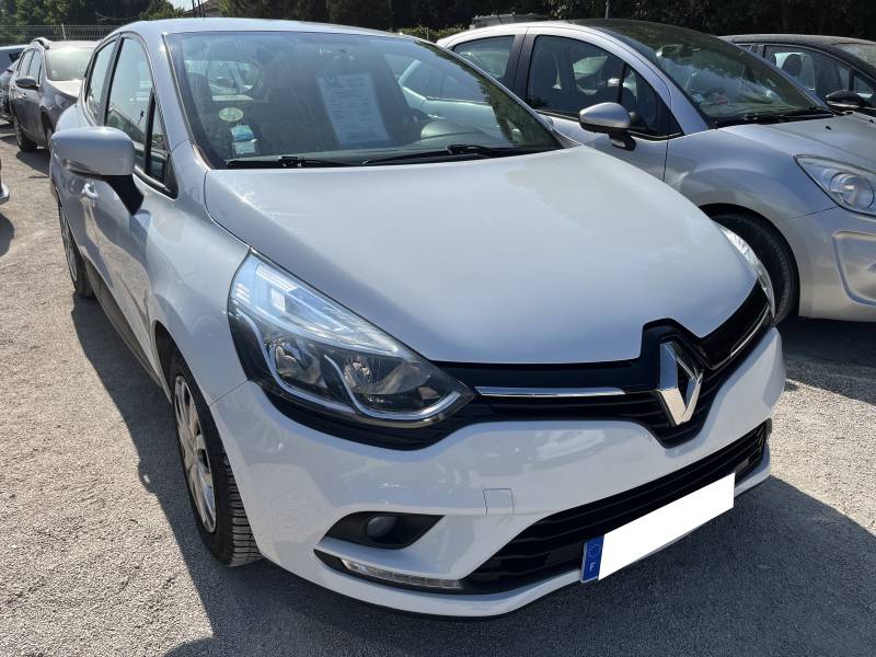 voiture d’occasion RENAULT CLIO IV Ph2 1.5 DCI 75 Air MédiaNav. 5p., idéale pour les trajets quotidiens comme pour les escapades en toute sérénité. A BEAUCAIRE