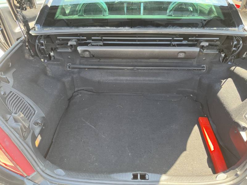 Voiture d’occasion PEUGEOT 207 CC 1.6 HDI 110 Sport Pack avec climatisation et Toit Rétractable ainsi que jantes Alu. Garantie 12 Mois.