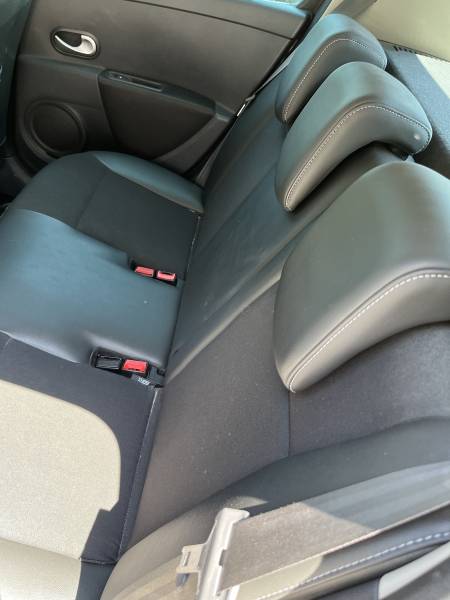 Voiture d’occasion RENAULT CLIO III Ph2 1.5 DCI 90 Night & Day 5p. Garantie 12 Mois. Avec climatisation et GPS Europe ainsi que radars de Recul. Garantie 12 Mois.