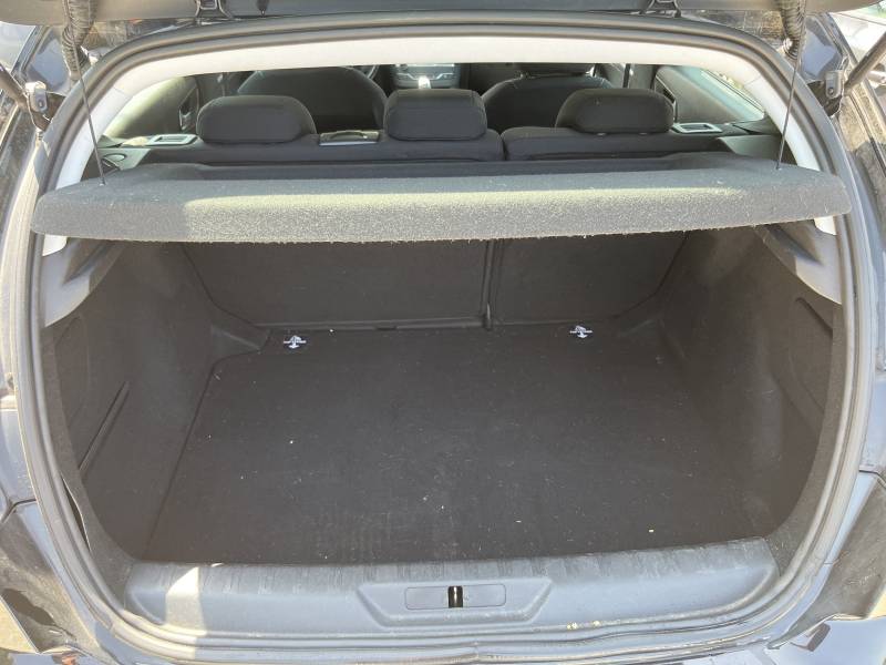 Voiture d’occasion PEUGEOT 308 II Ph2 1.5 Blue HDi 130 Active Business. BV6. 5p. avec GPS Europe tactile et CarPlay ainsi que Radars de Recul. Garantie 12 mois.
