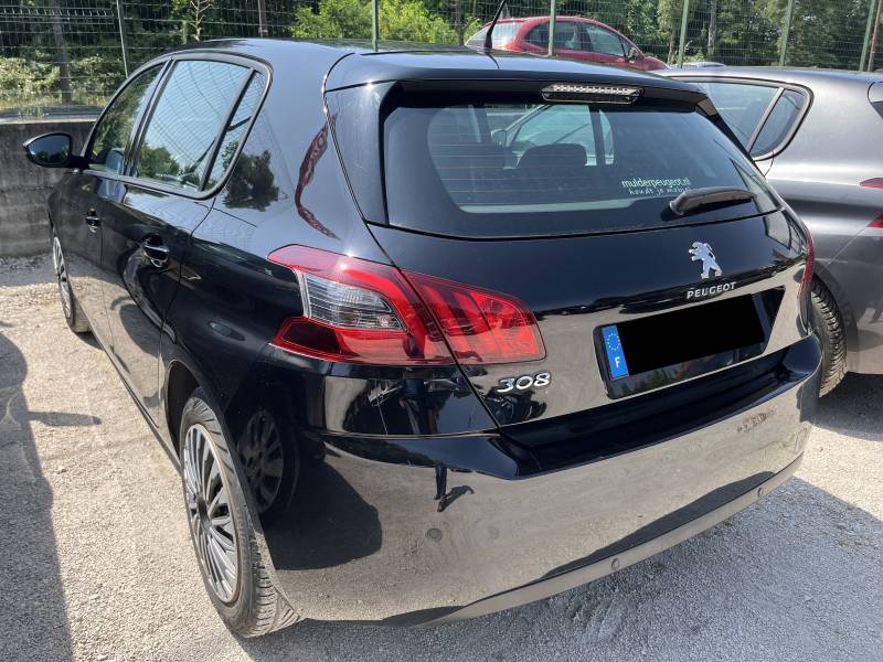 Voiture d’occasion PEUGEOT 308 II Ph2 1.5 Blue HDi 130 Active Business. BV6. 5p. avec GPS Europe tactile et CarPlay ainsi que Radars de Recul. Garantie 12 mois.