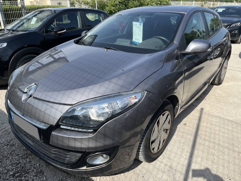 Voiture d’occasion MEGANE III Ph2 1.5 DCI 110 Expression. BV6. 5p. Avec Régulateur et limiteur de vitesse et GPS Europe ainsi que Radars de Recul. Garantie 12 Mois.