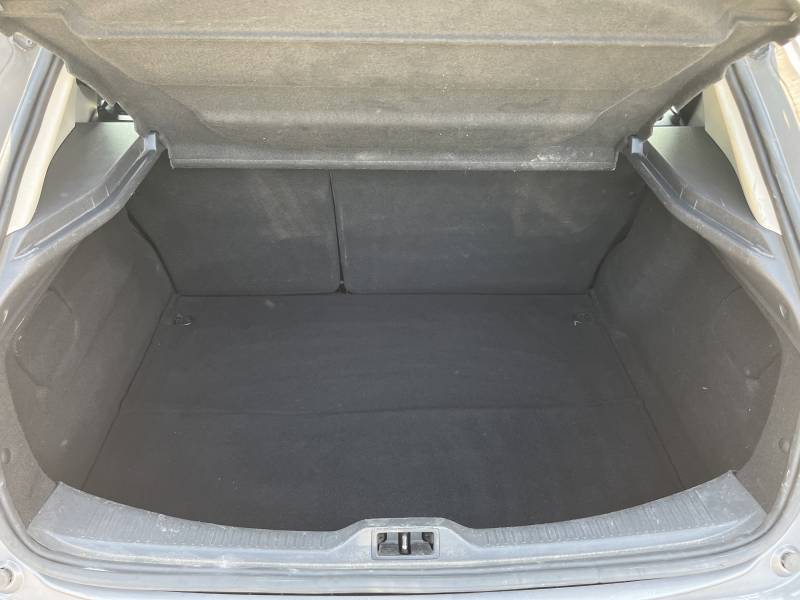 Voiture d’occasion MEGANE III Ph2 1.5 DCI 110 Expression. BV6. 5p. Avec Régulateur et limiteur de vitesse et GPS Europe ainsi que Radars de Recul. Garantie 12 Mois.