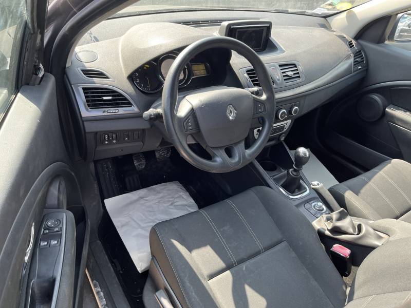 Dotée d’un moteur 1.5 DCI 110 ch, elle affiche 145 564 km d’origine garantis et une garantie 12 mois, preuve de notre engagement qualité. A NIMES