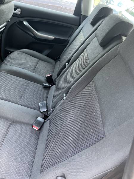 Voiture d’occasion C-MAX I PH2 1.8 TDCI 115 TITANIUM. 5p.  Avec Crochet d’Attelage et Régulateur + Limiteur de vitesse. Garantie 12 Mois.