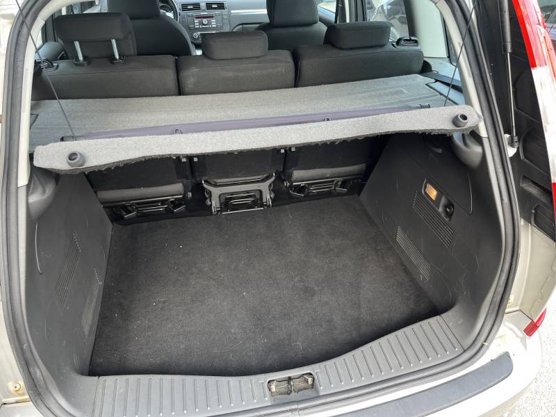 Voiture d’occasion C-MAX I PH2 1.8 TDCI 115 TITANIUM. 5p.  Avec Crochet d’Attelage et Régulateur + Limiteur de vitesse. Garantie 12 Mois.