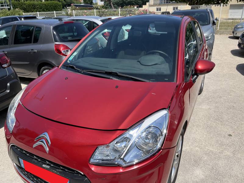 Voiture d’occasion CITROEN C3 II 1.4 HDI 70 Confort. 5p. Avec climatisation et Jante Alu ainsi que Toit Panoramique Zénith. Garantie 3 Mois.