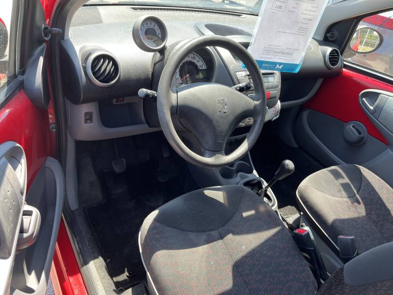 voiture d’occasion PEUGEOT 107 1.0 i 68 Urban Move affiche une puissance fiscale de 4 CV et une consommation maîtrisée, avec des émissions de CO² de seulement 103 g/km.  AIX EN PROVENCE