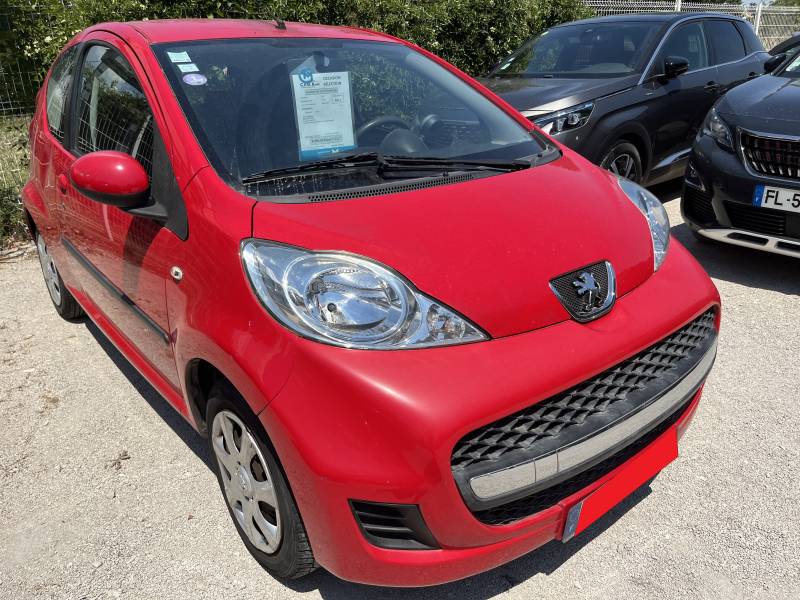 vente de voiture d'occasion à Avignon, nous vous proposons cette voiture d’occasion PEUGEOT 107 1.0 i 68 Urban Move. A ARLES