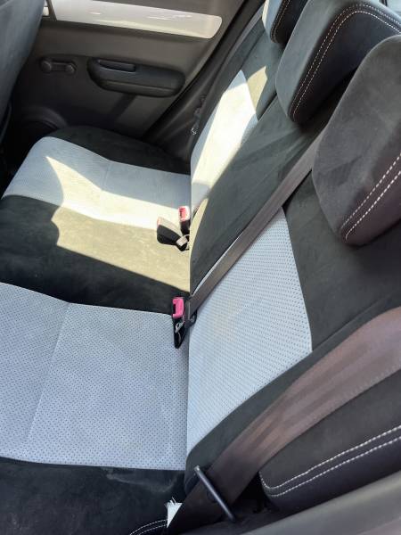 Voiture d’occasion SUZUKI SWIFT 1.3 DDIS 75 GL. 5p. avec climatisation et radio CD MP3 commande au volant ainsi que Sièges Alcantara. Garantie 12 Mois.