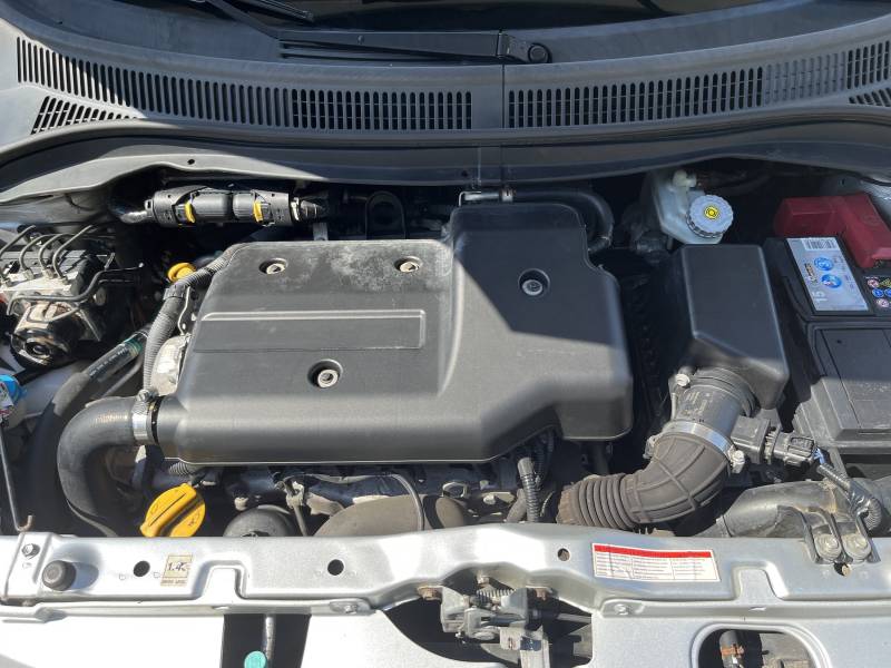 Voiture d’occasion SUZUKI SWIFT 1.3 DDIS 75 GL. 5p. avec climatisation et radio CD MP3 commande au volant ainsi que Sièges Alcantara. Garantie 12 Mois.