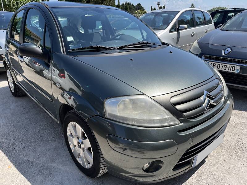 Voiture d’occasion CITROEN C3 I Ph2 1.6 HDI 90 Exclusive. 5p. Avec Régulateur et Limiteur de vitesses ainsi que radar de recul. Garantie 12 Mois.