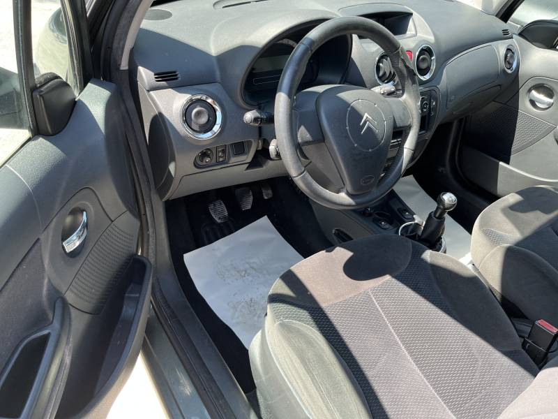 voiture d'occasion à Avignon est conçue pour accueillir confortablement 5 passagers, et se révèle parfaite pour une utilisation urbaine comme pour les escapades en dehors du Vaucluse.