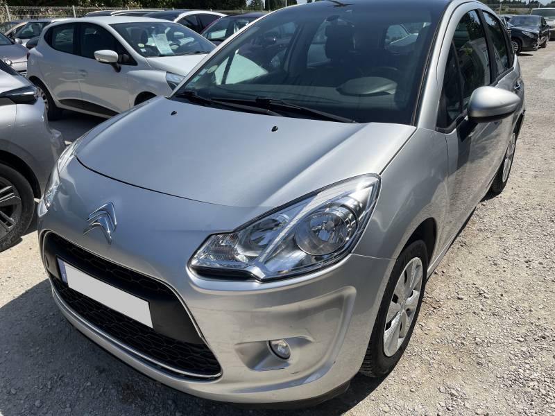 Voiture d’occasion CITROEN C3 II 1.4 HDI 70 Confort 5p. Avec climatisation et Régulateur de vitesse ainsi que Toit Panoramique Zénith. Garantie 12 Mois.