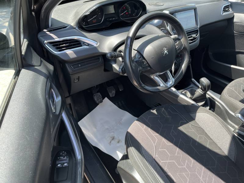 Voiture d’occasion PEUGEOT 2008 I Ph2 1.6 Blue HDI 100 Active. 5p.  Avec Climatisation et Régulateur + Limiteur de vitesse. Garantie 12 Mois.