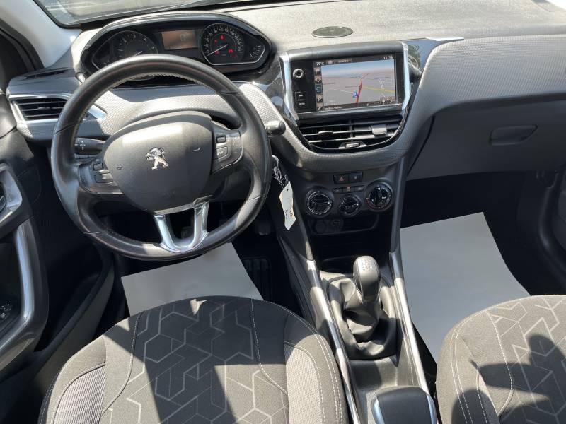 oiture d’occasion PEUGEOT 2008 I Ph2 1.6 Blue HDI 100 Active. 5p. Avec Climatisation et Régulateur + Limiteur de vitesse, disponible chez CPM Auto à Avignon.