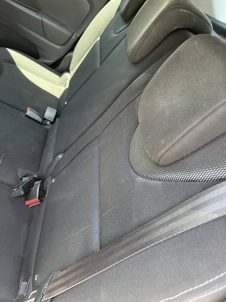 Voiture d’occasion RENAULT CLIO IV 1.5 DCI 75 EXPRESSION. 5p. avec climatisation et + Limiteur de vitesse ainsi que LEDS. Garantie 12 Mois.