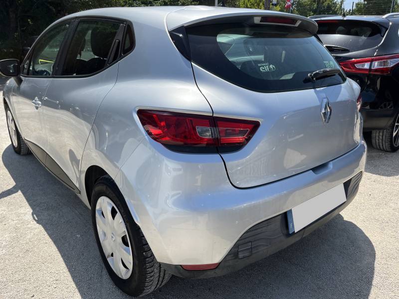 Voiture d’occasion RENAULT CLIO IV 1.5 DCI 75 EXPRESSION. 5p. avec climatisation et + Limiteur de vitesse ainsi que LEDS. Garantie 12 Mois.