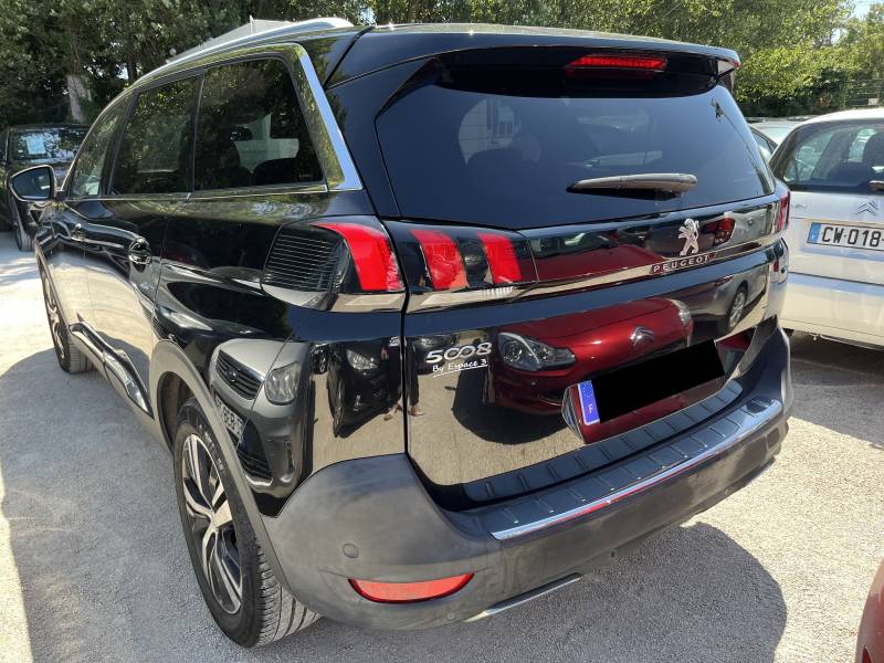 Voiture d’occasion PEUGEOT 5008 II 1.5 BLUE HDI 130 GT Line. BV6. 7P. Avec GPS Europe tactile et Toit Ouvrant Panoramique ainsi que Radars AV+ AR + Caméra. Garantie 12 Mois.