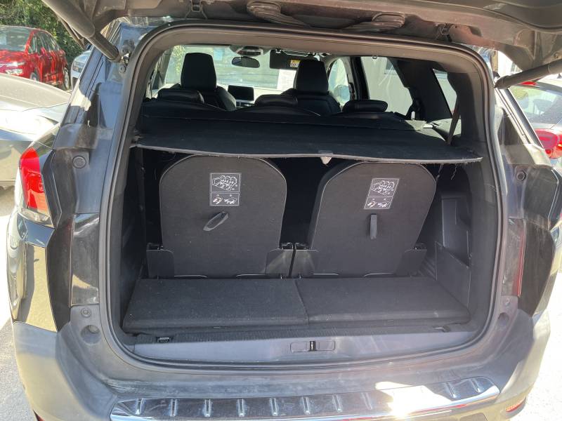 Voiture d’occasion PEUGEOT 5008 II 1.5 BLUE HDI 130 GT Line. BV6. 7P. Avec GPS Europe tactile et Toit Ouvrant Panoramique ainsi que Radars AV+ AR + Caméra. Garantie 12 Mois.