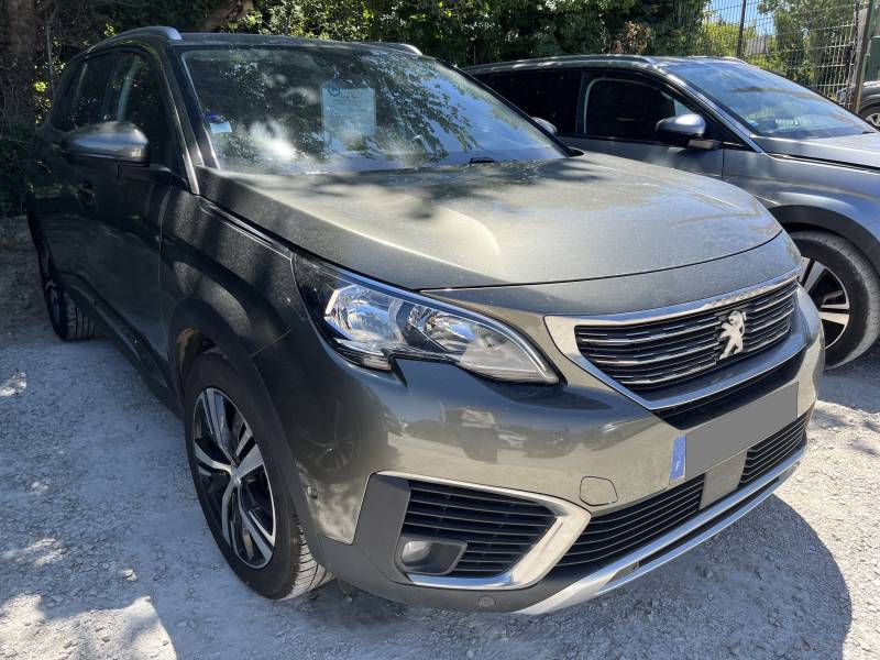 Voiture d’occasion PEUGEOT 5008 II 1.5 BLUE HDI 130 Allure Business. BV6. 7P. avec GPS Europe tactile et Sièges Semi-Cuir et puis radar AV et AR ainsi que caméra de recul. Garantie 12 Mois.